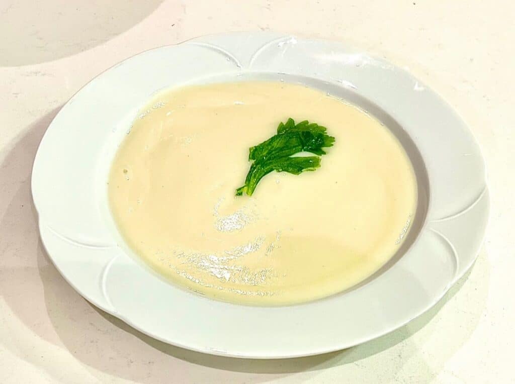 vellutata di cavolfiore impiattata